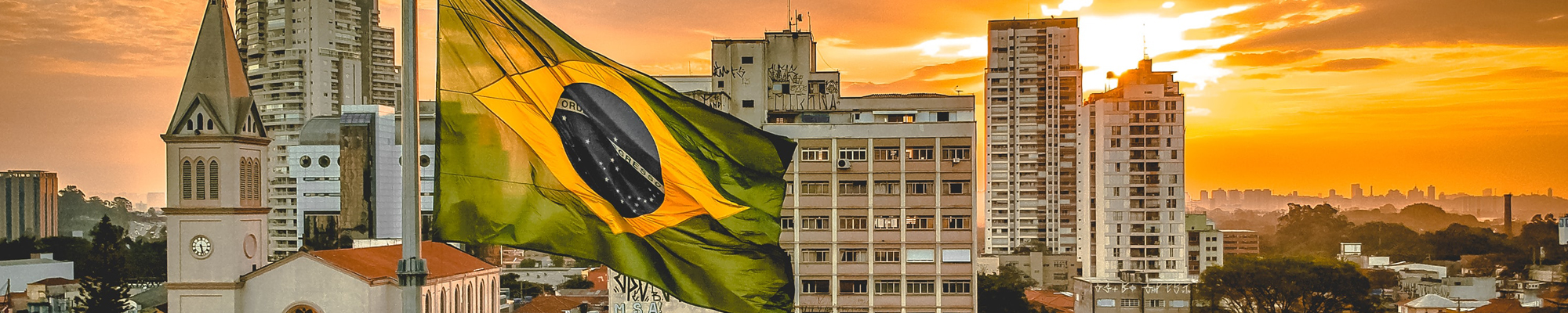 Brazilian flag with the city in the background